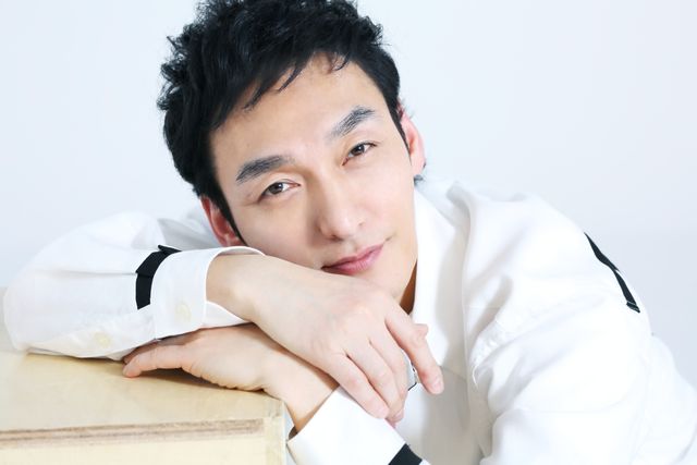 草なぎ剛、クールな表情から笑顔まで…インタビュー撮りおろしカット＜9枚＞（4枚目）