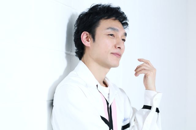 草なぎ剛、クールな表情から笑顔まで…インタビュー撮りおろしカット＜9枚＞（6枚目）