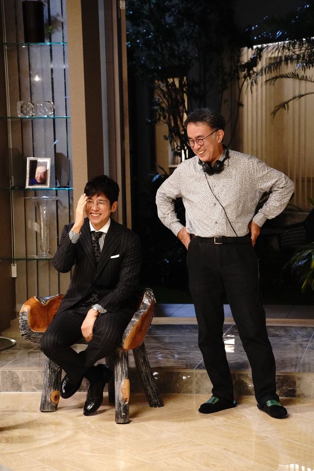 西島秀俊がめっちゃ笑顔！『スオミの話をしよう』メイキング＜6点＞（2枚目）