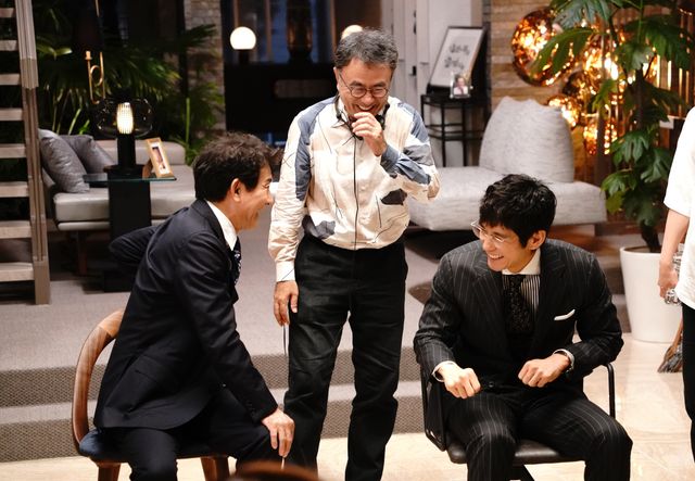 西島秀俊がめっちゃ笑顔！『スオミの話をしよう』メイキング＜6点＞（3枚目）