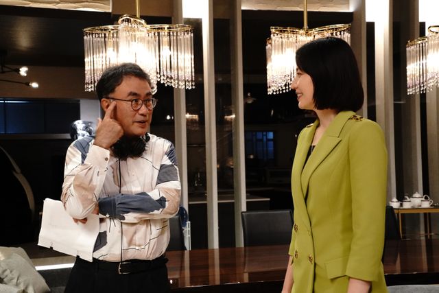 西島秀俊がめっちゃ笑顔！『スオミの話をしよう』メイキング＜6点＞（5枚目）