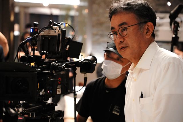 西島秀俊がめっちゃ笑顔！『スオミの話をしよう』メイキング＜6点＞（6枚目）