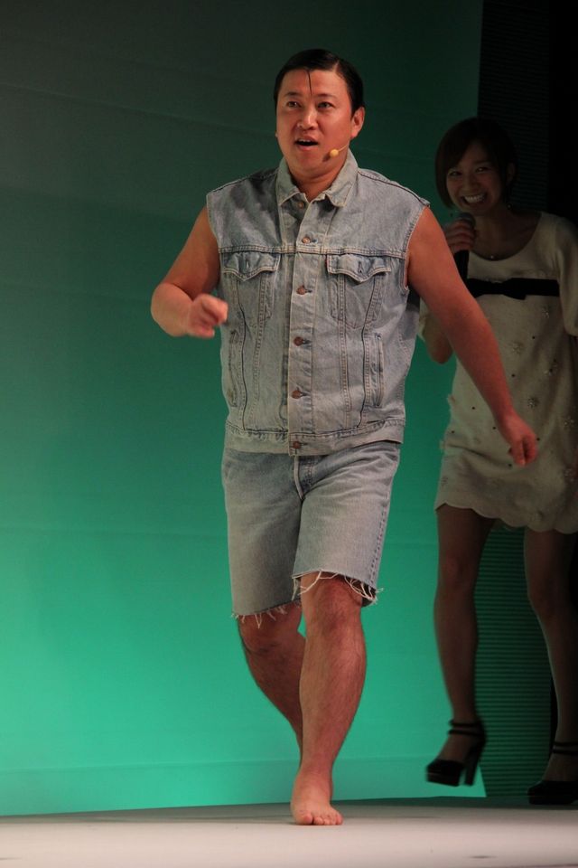 肩を組む？　芹那とスギちゃん「Amebaスマホ」イベントフォトギャラリー：フォトギャラリー