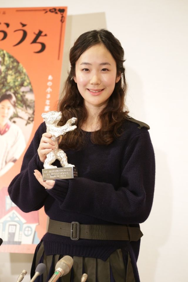 銀熊賞（最優秀女優賞）受賞の喜びを明かす黒木華、凱旋会見フォトギャラリー（3枚目）