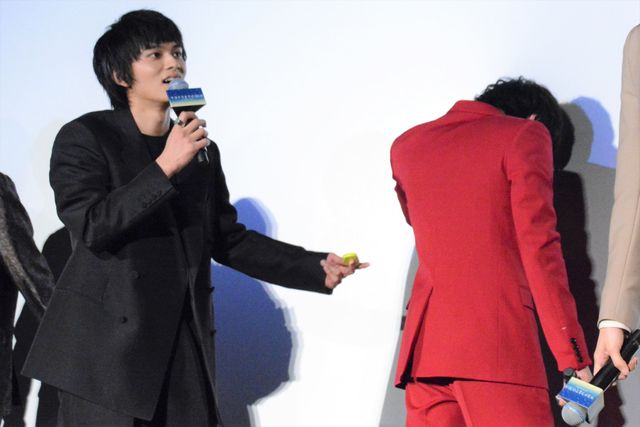 新田真剣佑＆北村匠海W主演『サヨナラまでの30分』公開記念舞台あいさつ（13枚目）