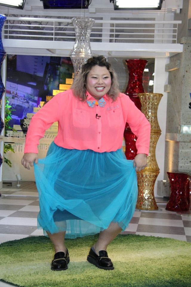 エンタメ情報番組「渋谷LIVE！ザ・プライムショー」渡辺直美初回放送直後の囲み取材写真ギャラリー（7枚目）