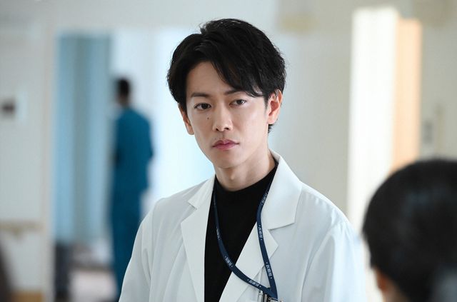 佐藤健の白衣姿！「恋はつづくよどこまでも」第1話（5枚目）