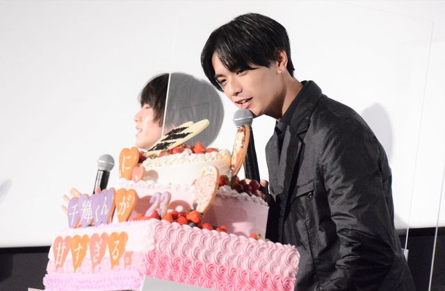 高橋恭平＆板垣李光人、手でハートマーク！映画『なのに、千輝くんが甘すぎる。』公開前夜祭舞台あいさつ（2枚目）