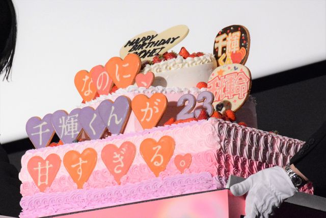 高橋恭平＆板垣李光人、手でハートマーク！映画『なのに、千輝くんが甘すぎる。』公開前夜祭舞台あいさつ（7枚目）