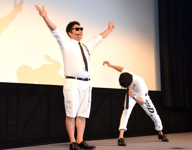 8.6秒バズーカー「頭文字D」バージョン衣装を披露！フォトギャラリー（3枚目）