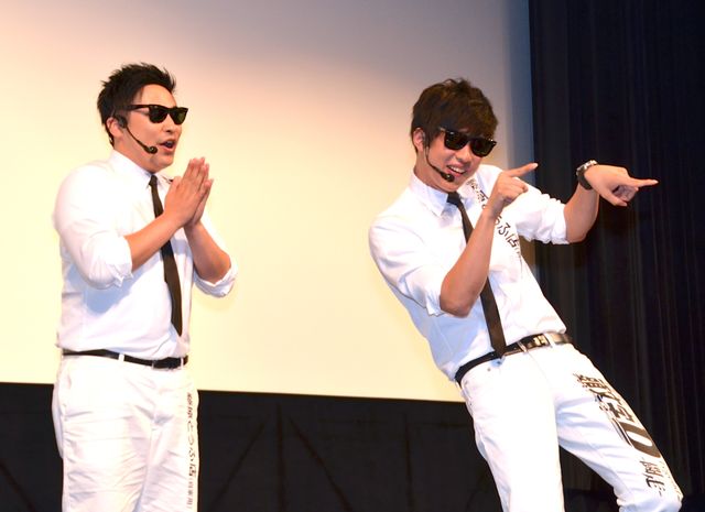 8.6秒バズーカー「頭文字D」バージョン衣装を披露！フォトギャラリー（4枚目）