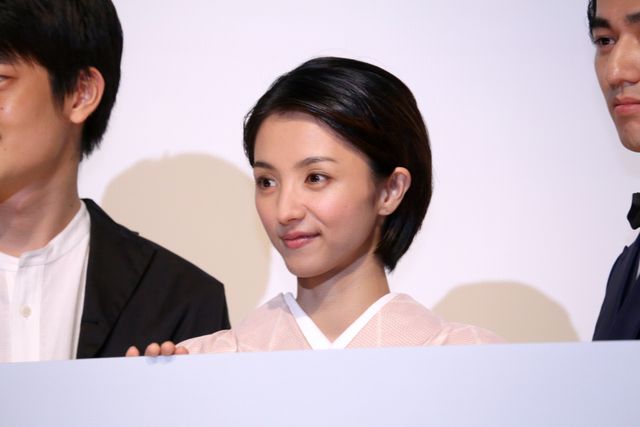 満島ひかり＆永山絢斗そろって登場！映画『海辺の生と死』完成披露舞台あいさつ（6枚目）