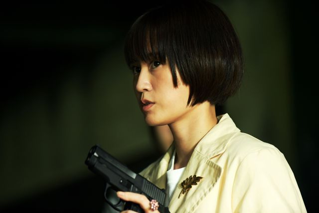 最強の殺し屋は 池松壮亮！高石あかり＆伊澤彩織『ベイビーわるきゅーれ ナイスデイズ』場面写真（3枚目）