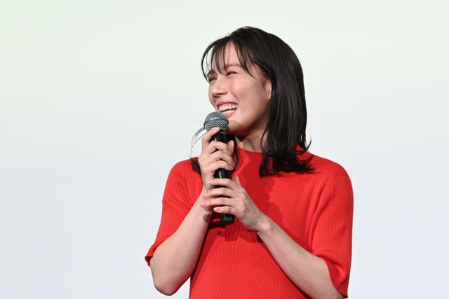 山本千尋、美麗衣装で山崎賢人と登壇『アンダーニンジャ』舞台あいさつ（9枚目）