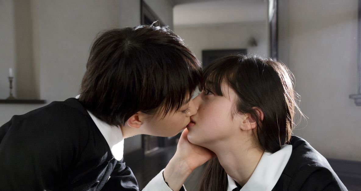 超美少女同士がキス 美しすぎる禁断のカットが公開 シネマトゥデイ