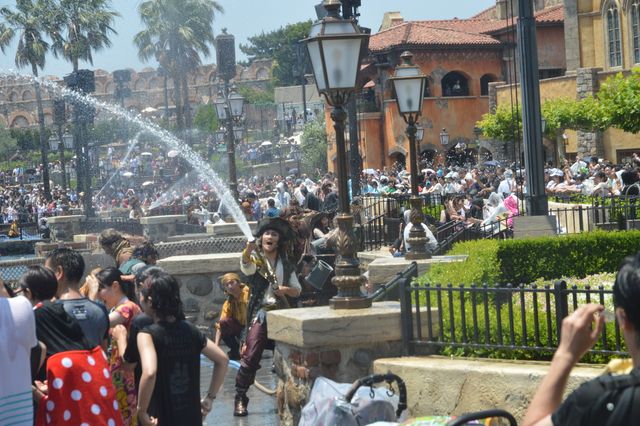 海賊たちにジャックされたパーク内の様子:フォトギャラリー