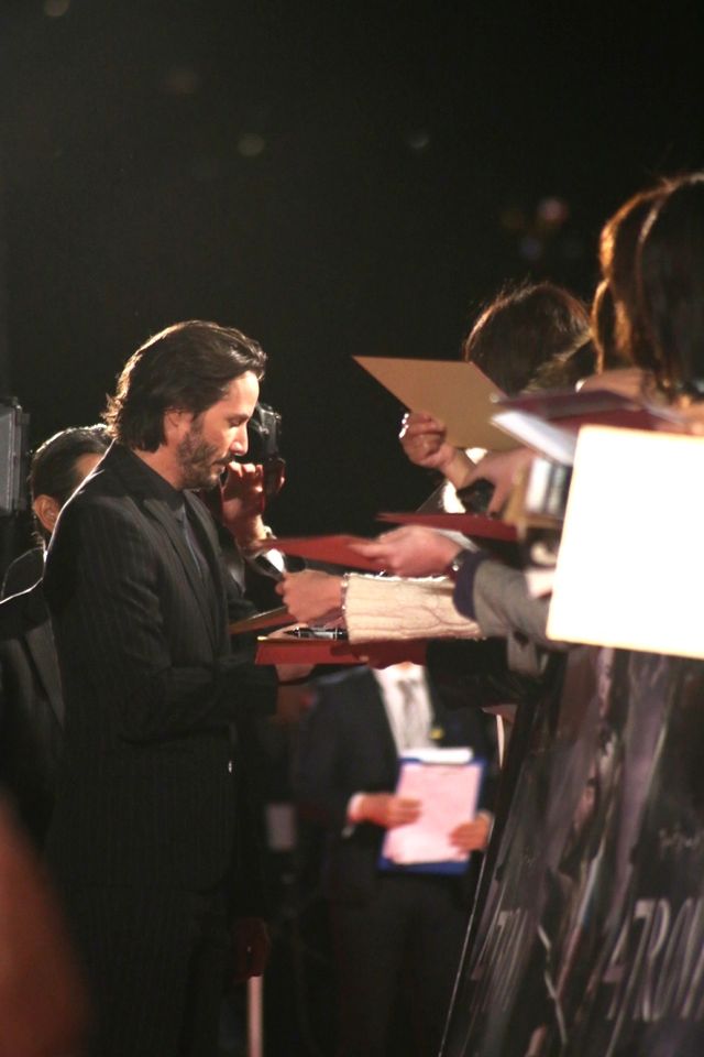 キアヌ、日本で心からのファンサービス！フォトギャラリー（7枚目）