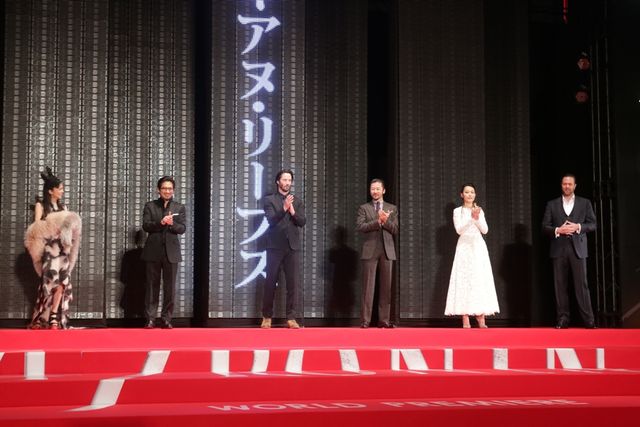 キアヌ、日本で心からのファンサービス！フォトギャラリー（12枚目）