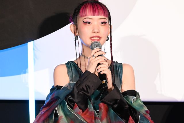 上白石萌歌、透け感さわやか！シースルー衣装で登壇『パリピ孔明 THE MOVIE』初日舞台あいさつ（16枚目）