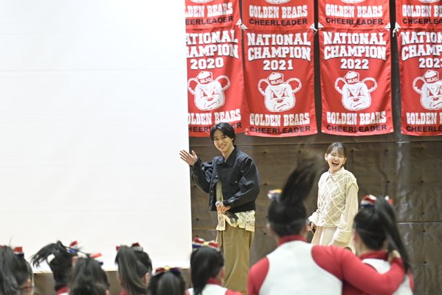 『ゴールデンカムイ』山崎賢人＆山田杏奈登場に「GOLDEN BEARS」熱狂！（4枚目）