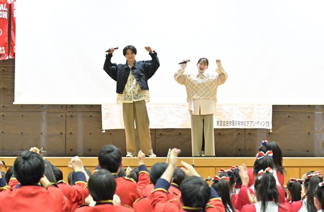 『ゴールデンカムイ』山崎賢人＆山田杏奈登場に「GOLDEN BEARS」熱狂！（5枚目）