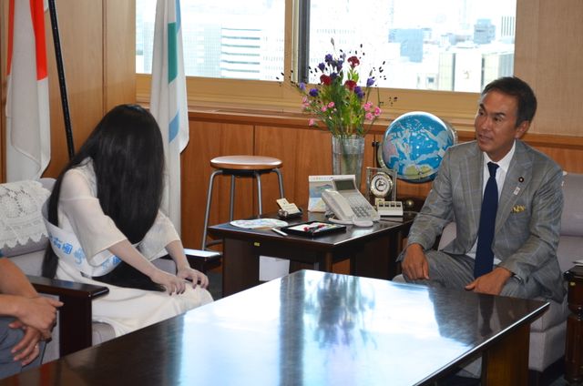 貞子が石原大臣に襲い掛かる！フォトギャラリー：フォトギャラリー