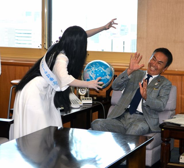 貞子が石原大臣に襲い掛かる！フォトギャラリー（4枚目）