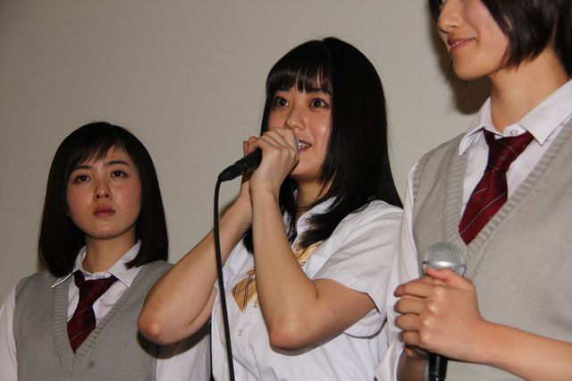 中腰キツくても頑張った！高月彩良らが制服で登場『人狼ゲーム　クレイジーフォックス』初日舞台あいさつフォトギャラリー（4枚目）