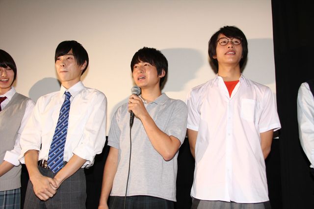 中腰キツくても頑張った！高月彩良らが制服で登場『人狼ゲーム　クレイジーフォックス』初日舞台あいさつフォトギャラリー（6枚目）