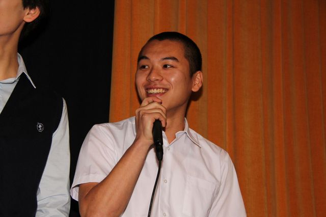 中腰キツくても頑張った！高月彩良らが制服で登場『人狼ゲーム　クレイジーフォックス』初日舞台あいさつフォトギャラリー（9枚目）