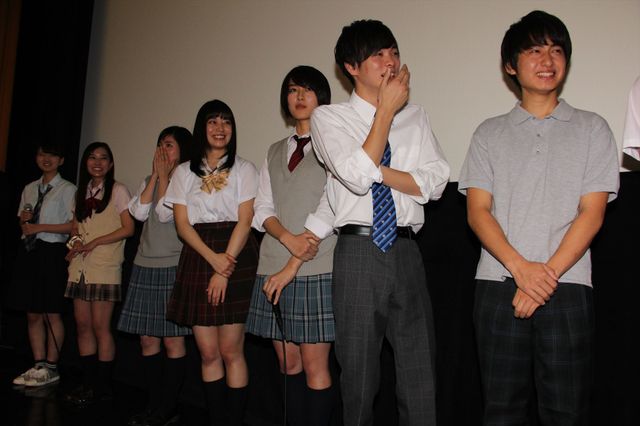 中腰キツくても頑張った！高月彩良らが制服で登場『人狼ゲーム　クレイジーフォックス』初日舞台あいさつフォトギャラリー（10枚目）