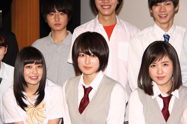 中腰キツくても頑張った！高月彩良らが制服で登場『人狼ゲーム　クレイジーフォックス』初日舞台あいさつフォトギャラリー（17枚目）