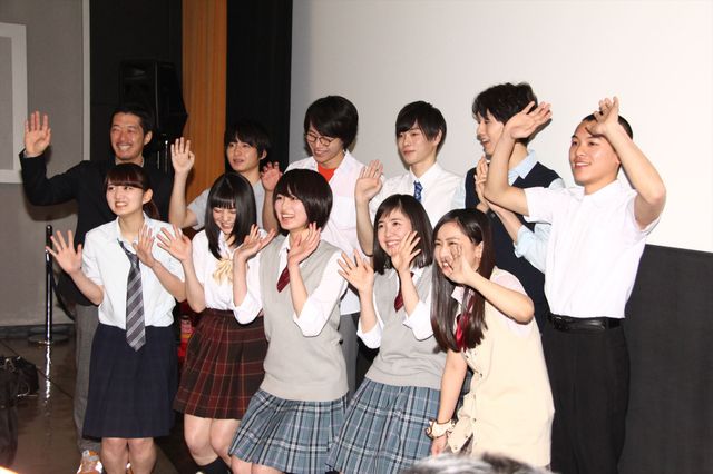 中腰キツくても頑張った！高月彩良らが制服で登場『人狼ゲーム　クレイジーフォックス』初日舞台あいさつフォトギャラリー（19枚目）