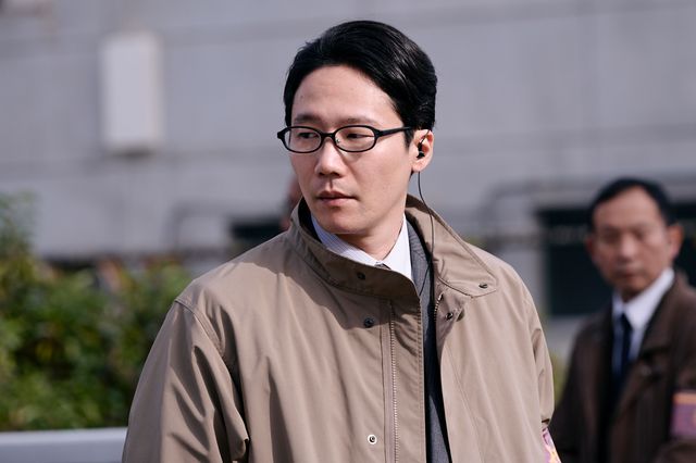 『白鳥とコウモリ』新キャストに柄本佑・前原滉・井川遥・吉田羊・風吹ジュン（2枚目）