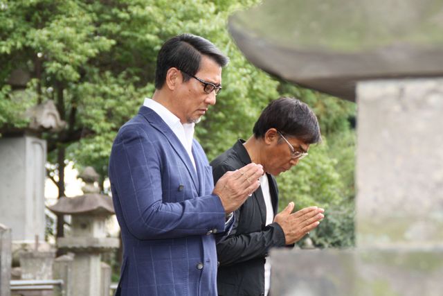 中井貴一、井伊直弼の墓前で映画『柘榴坂の仇討』の大ヒットを願う！　画像ギャラリー（5枚目）