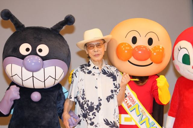 映画『それいけ!アンパンマン よみがえれ バナナ島』の完成披露試写会に原作者のやなせたかしがキャラクターの着ぐるみたちと舞台あいさつを行う画像ギャラリー（6枚目）