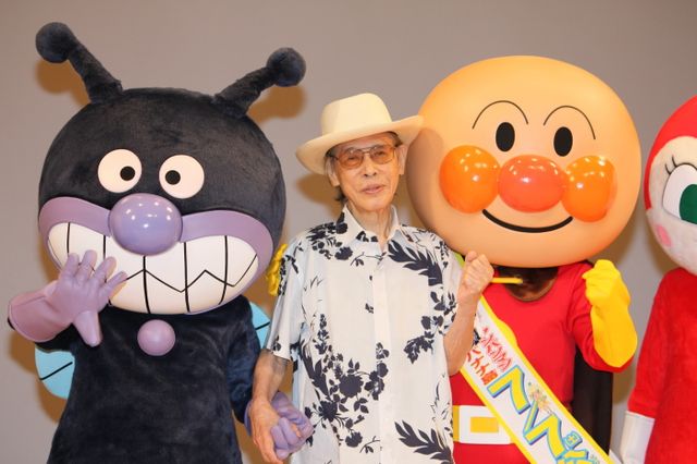 映画『それいけ!アンパンマン よみがえれ バナナ島』の完成披露試写会に原作者のやなせたかしがキャラクターの着ぐるみたちと舞台あいさつを行う画像ギャラリー（7枚目）