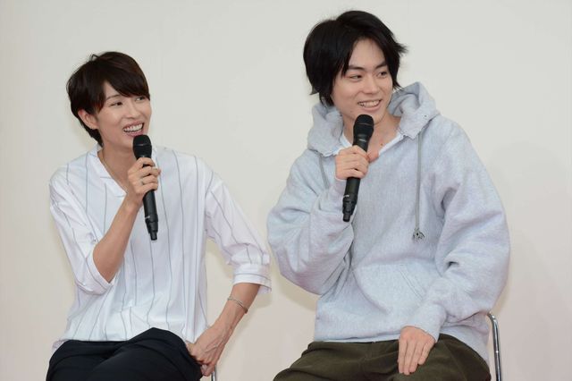 福山雅治、月9の新星ヒロインとギターセッション！フォトギャラリー（17枚目）