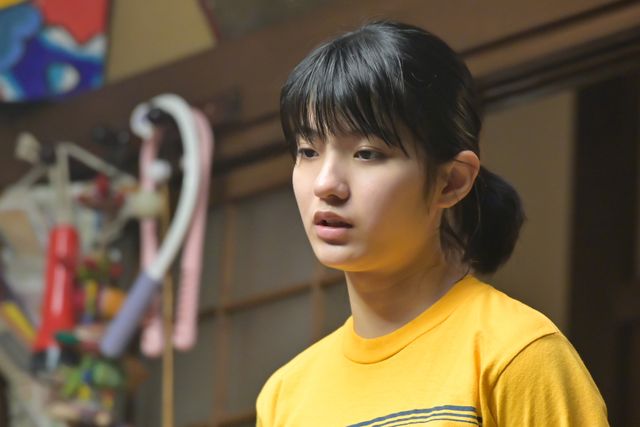 百音は慌てて洗濯物を取り込む…「おかえりモネ」第18回（2枚目）