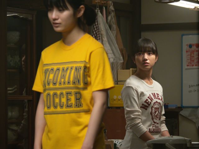 百音は慌てて洗濯物を取り込む…「おかえりモネ」第18回（3枚目）