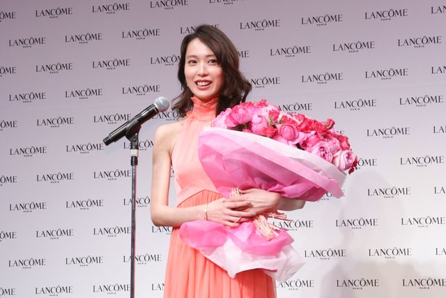 戸田恵梨香の美しいドレス姿にうっとり！ランコムミューズ就任記者発表会（2枚目）