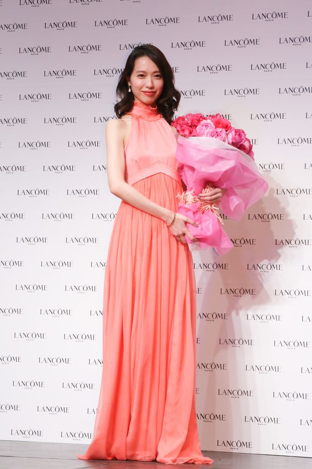 戸田恵梨香の美しいドレス姿にうっとり！ランコムミューズ就任記者発表会（4枚目）