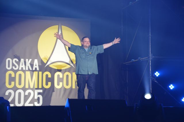 ニコケイ＆マッツ＆ヒュー、指ハート3連打！「大阪コミコン2025」豪華共演のグランドフィナーレ（11枚目）