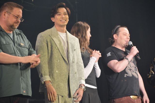 ニコケイ＆マッツ＆ヒュー、指ハート3連打！「大阪コミコン2025」豪華共演のグランドフィナーレ（17枚目）