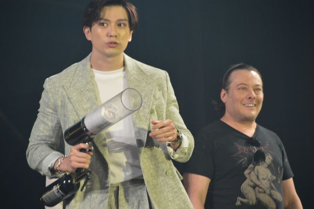 ニコケイ＆マッツ＆ヒュー、指ハート3連打！「大阪コミコン2025」豪華共演のグランドフィナーレ（27枚目）