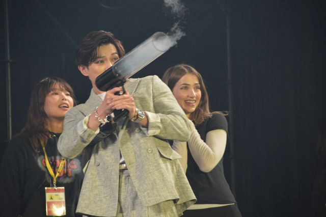 ニコケイ＆マッツ＆ヒュー、指ハート3連打！「大阪コミコン2025」豪華共演のグランドフィナーレ（28枚目）