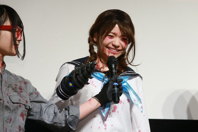 浅川梨奈、チェーンソーを手に登場！『血まみれスケバンチェーンソーRED』完成披露イベント（4枚目）