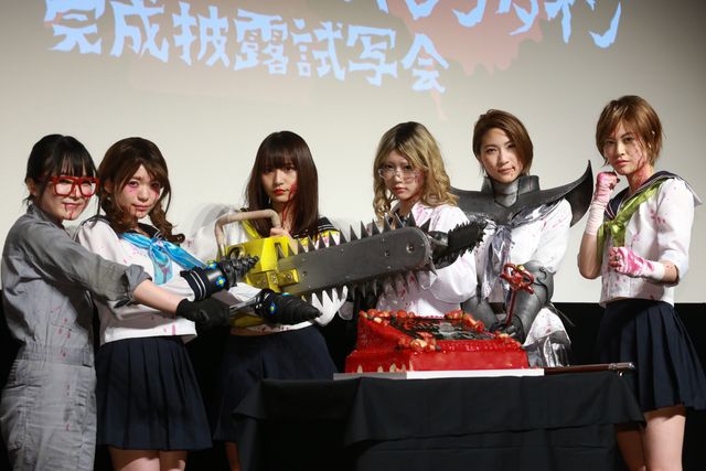 浅川梨奈、チェーンソーを手に登場！『血まみれスケバンチェーンソーRED』完成披露イベント（11枚目）
