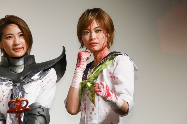 浅川梨奈、チェーンソーを手に登場！『血まみれスケバンチェーンソーRED』完成披露イベント（12枚目）