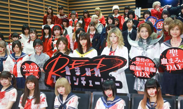 浅川梨奈、チェーンソーを手に登場！『血まみれスケバンチェーンソーRED』完成披露イベント（14枚目）